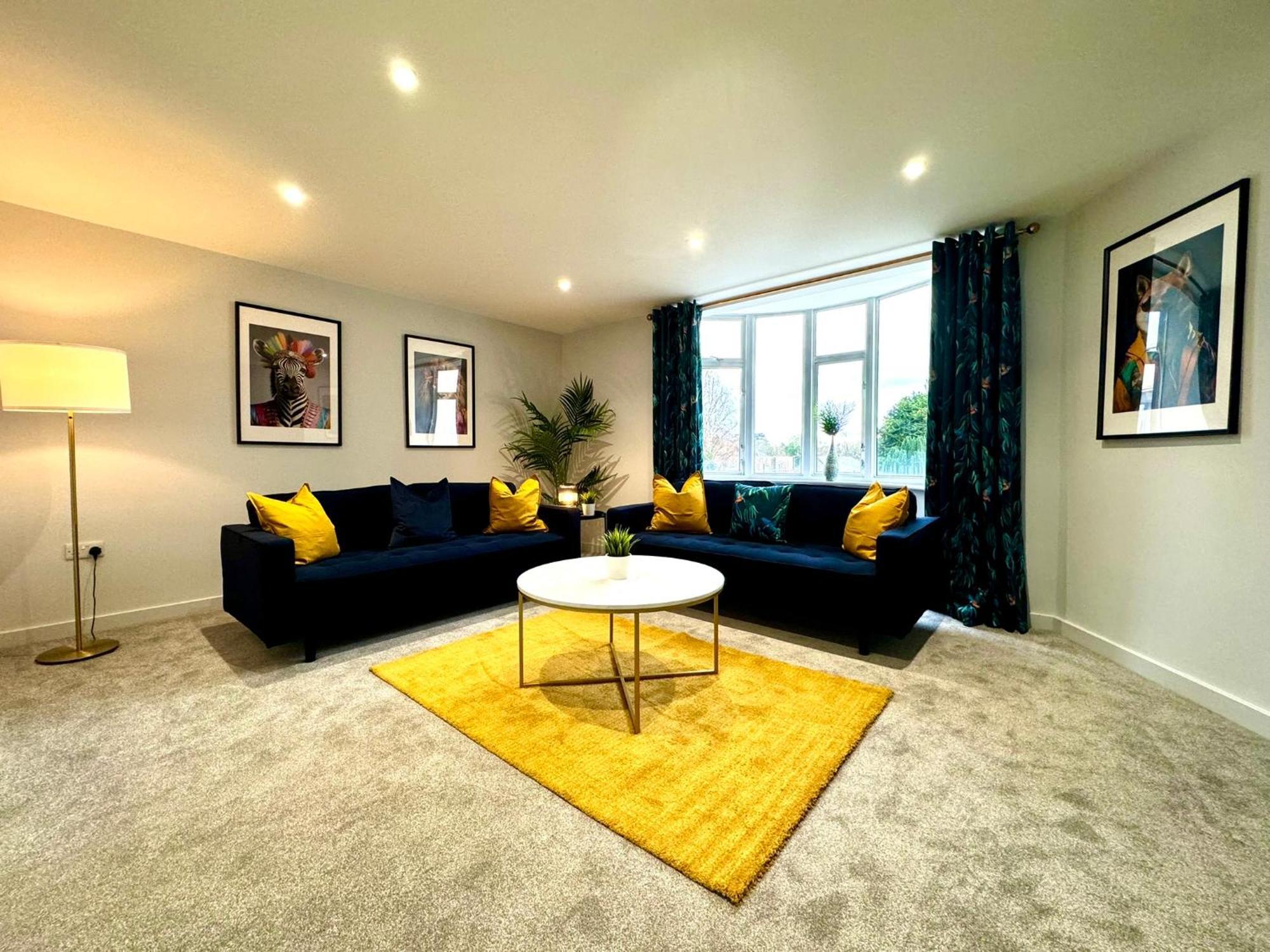 Amazing Large 3 Bedroom Apartment - Sleeps 8! Борнмут Экстерьер фото