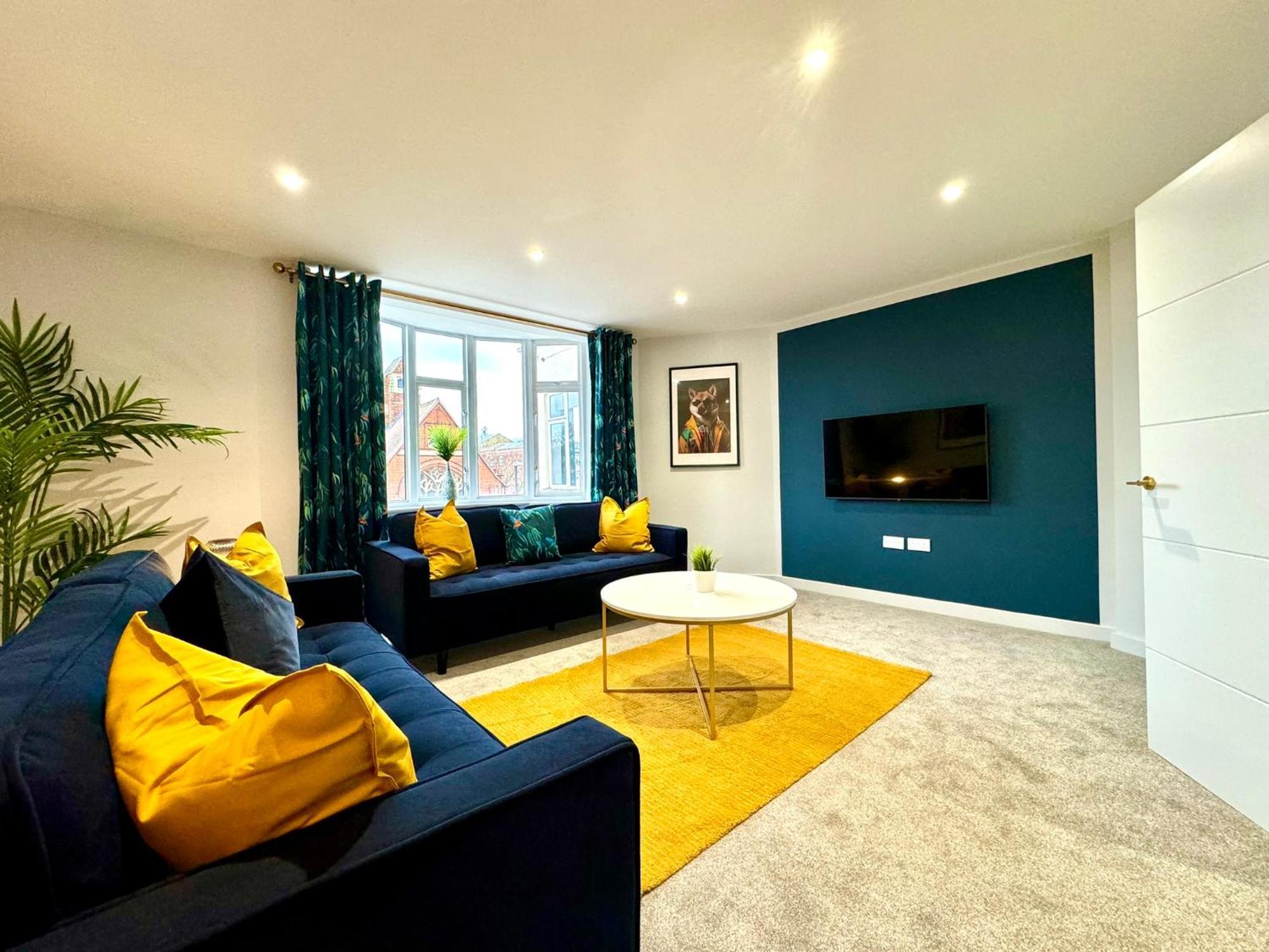 Amazing Large 3 Bedroom Apartment - Sleeps 8! Борнмут Экстерьер фото