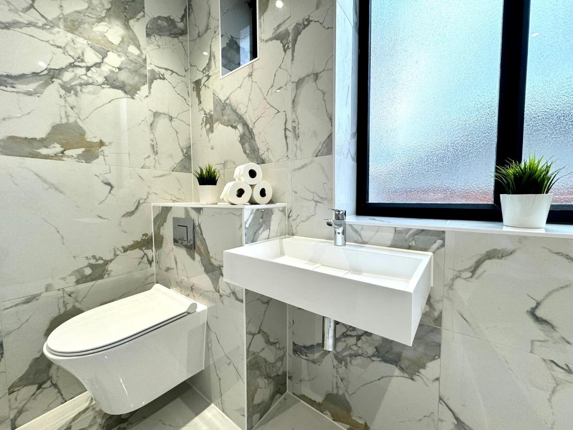 Amazing Large 3 Bedroom Apartment - Sleeps 8! Борнмут Экстерьер фото