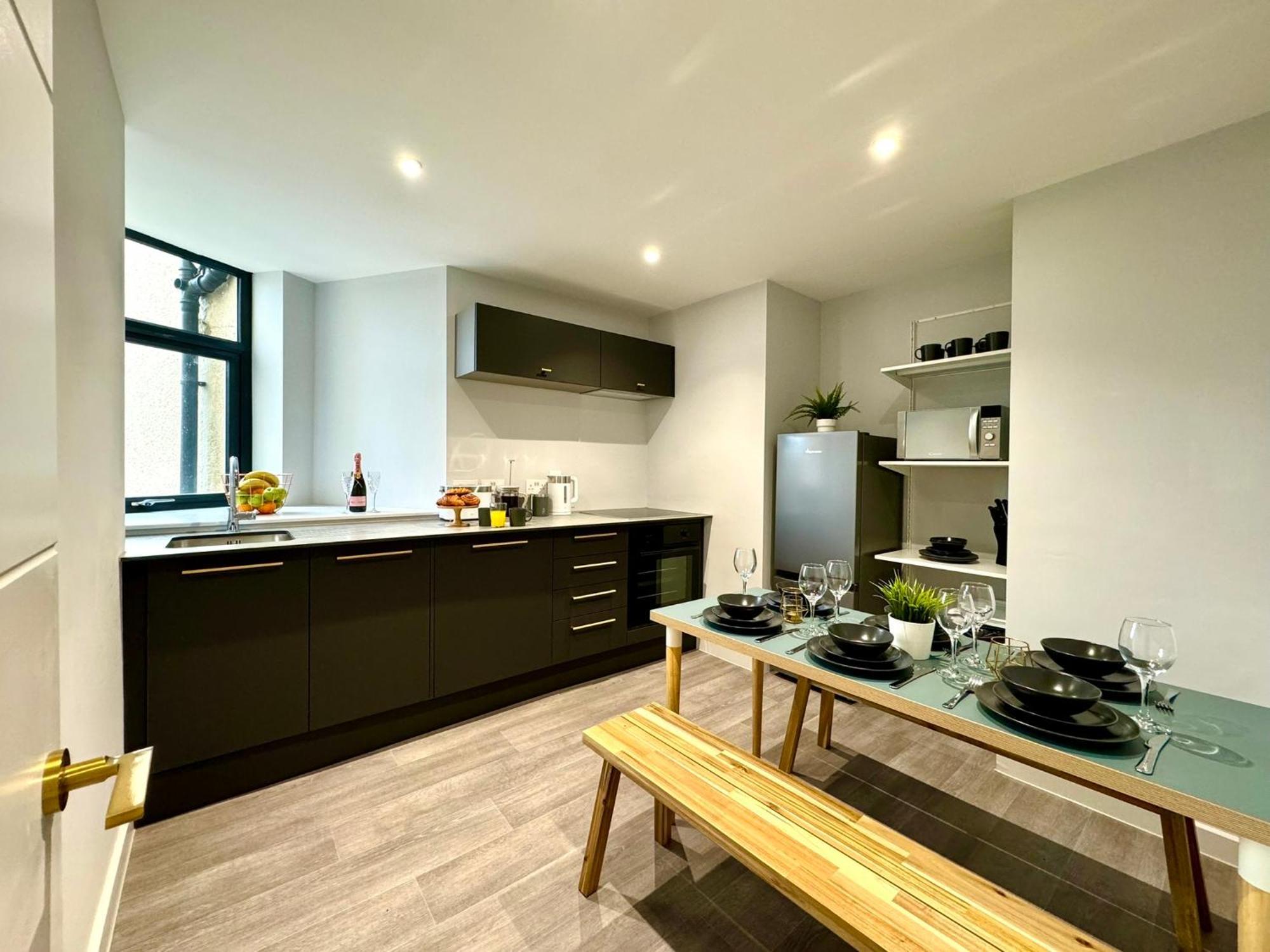 Amazing Large 3 Bedroom Apartment - Sleeps 8! Борнмут Экстерьер фото